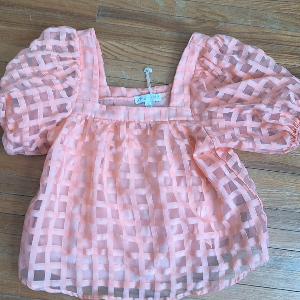She + Sky size Small Peach Colored Short Sleeve Shirt